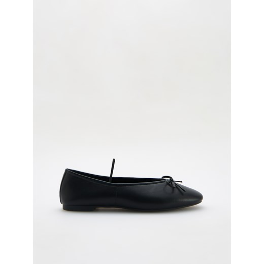 Reserved - Skórzane baleriny z paskiem - czarny ze sklepu Reserved w kategorii Balerinki - zdjęcie 181225073