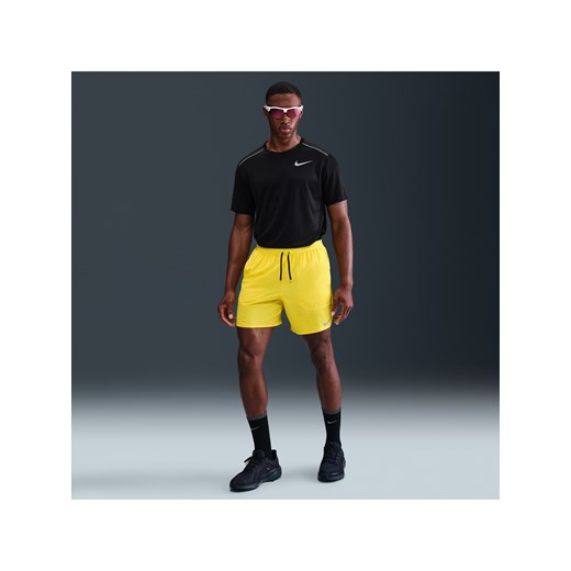 Męskie spodenki do biegania z wszytą bielizną 18 cm Nike Dri-FIT Stride - Żółty ze sklepu Nike poland w kategorii Spodenki męskie - zdjęcie 181235730