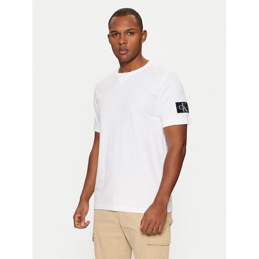 Calvin Klein Jeans T-Shirt J30J323484 Biały Regular Fit ze sklepu MODIVO w kategorii T-shirty męskie - zdjęcie 181238252