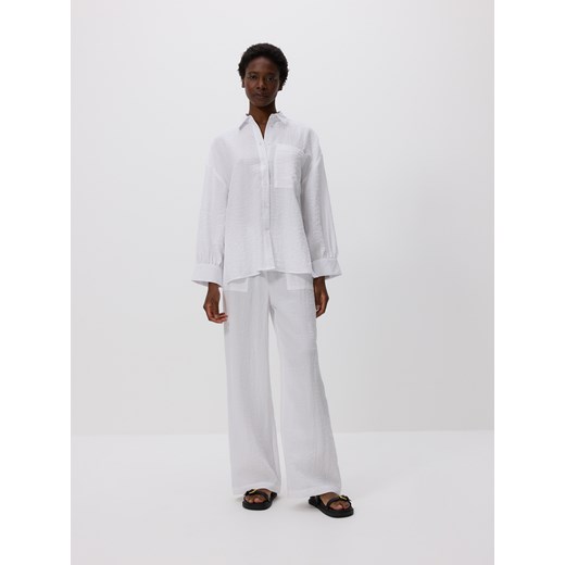 Reserved - Luźne spodnie z wiskozą - biały ze sklepu Reserved w kategorii Spodnie damskie - zdjęcie 181243073