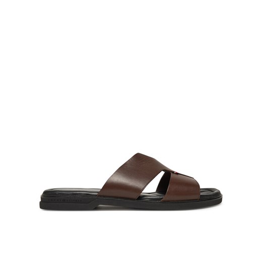Klapki Tommy Hilfiger Premium Slipon Lh Sand FM0FM05357 Brązowy ze sklepu eobuwie.pl w kategorii Klapki męskie - zdjęcie 181317761