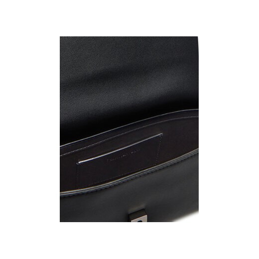 Torebka Calvin Klein Jeans Sculpted Flap Shoulder Pouch LV04K3148G Czarny 00 eobuwie.pl