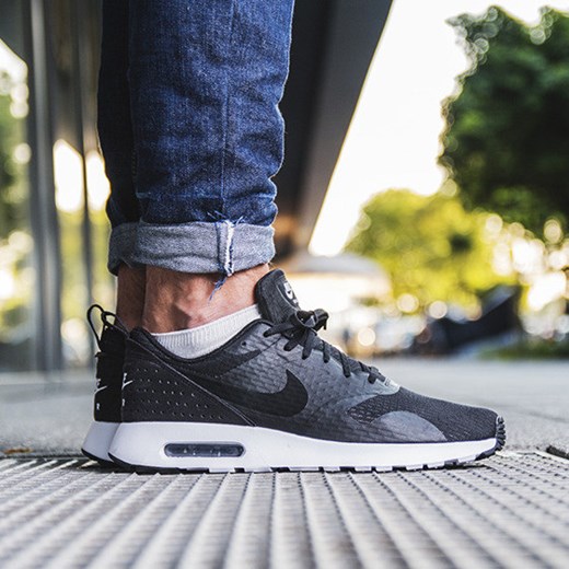 BUTY SNEAKERSY NIKE AIR MAX TAVAS ESSENTIAL 725073 001 sneakerstudio-pl niebieski Buty do biegania męskie