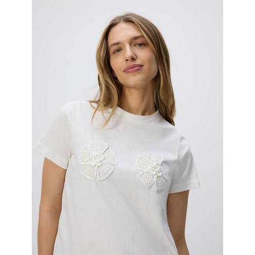 Reserved - T-shirt z szydełkowanymi aplikcjami - złamana biel ze sklepu Reserved w kategorii Bluzki damskie - zdjęcie 181914060