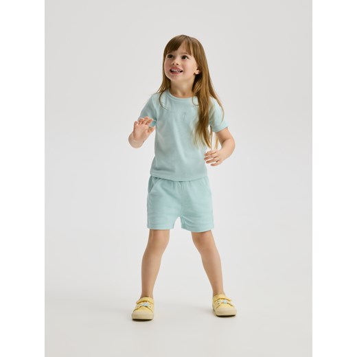 Reserved - Bawełniane szorty z haftem - jasnoniebieski Reserved 92 (1 Reserved