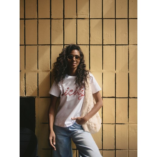 Reserved - T-shirt z naszywaną aplikacją - złamana biel Reserved XS Reserved