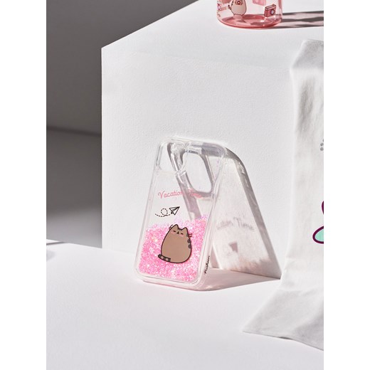 Sinsay - Etui na iPhone 15 Pusheen - różowy Sinsay One Size Sinsay