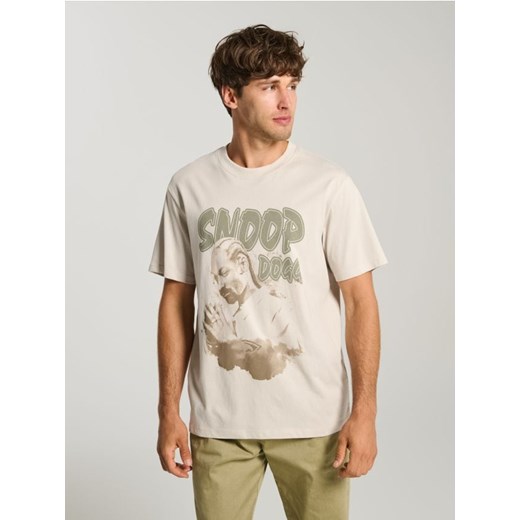 Sinsay - Koszulka Snoop Dogg - kremowy ze sklepu Sinsay w kategorii T-shirty męskie - zdjęcie 181929801