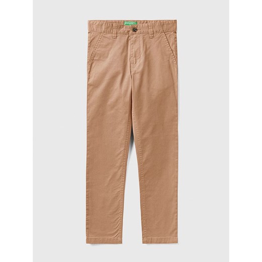 Benetton Spodnie chino w kolorze beżowym - id: 17057926 - marki benetton - 181936231 Benetton Spodnie chino w kolorze beżowym ze sklepu Limango Polska w kategorii Spodnie chłopięce - zdjęcie 181936231
