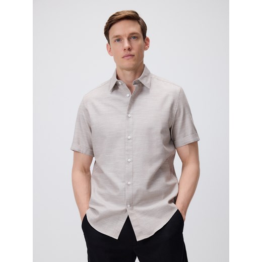 Reserved - Bawełniana koszula regular fit - brązowy ze sklepu Reserved w kategorii Koszule męskie - zdjęcie 181940944