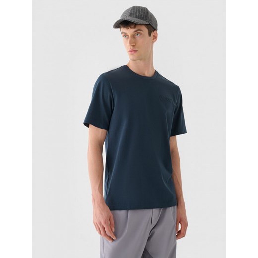 Męski t-shirt basic Outhorn OTHWAW24TTSHM2436 - granatowy ze sklepu Sportstylestory.com w kategorii T-shirty męskie - zdjęcie 181943881
