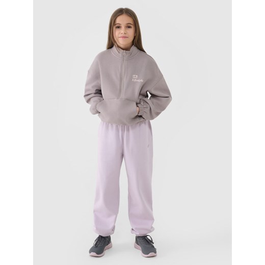 Dziewczęce spodnie dresowe joggery 4F 4FJASAW24TTROF1403 - fioletowe ze sklepu Sportstylestory.com w kategorii Spodnie dziewczęce - zdjęcie 181944021