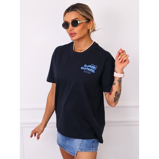 T-SHIRT Z NIEBIESKIM NAPISEM I APLIKACJĄ NA PLECACH- GRANATOWY ze sklepu olika.com.pl w kategorii Bluzki damskie - zdjęcie 181952873
