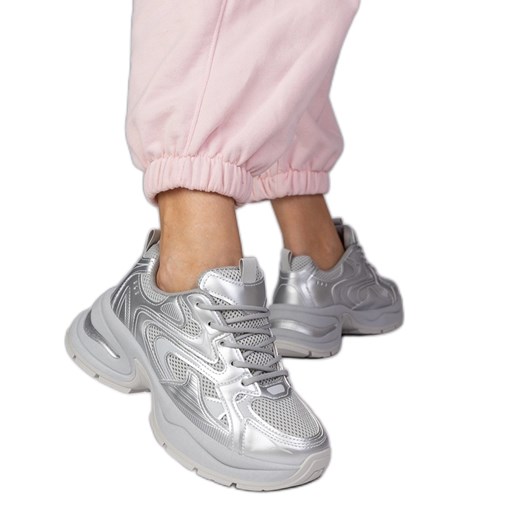 Srebrne sneakersy sportowe na grubej podeszwie srebrny ze sklepu ButyModne.pl w kategorii Buty sportowe damskie - zdjęcie 181955242