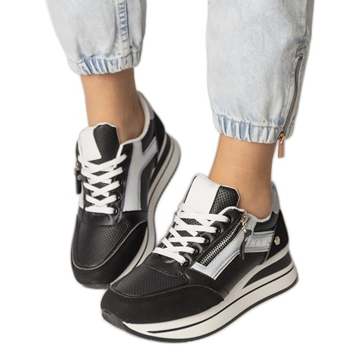Czarne sneakersy sportowe zdobione suwakiem ze sklepu ButyModne.pl w kategorii Buty sportowe damskie - zdjęcie 181955631