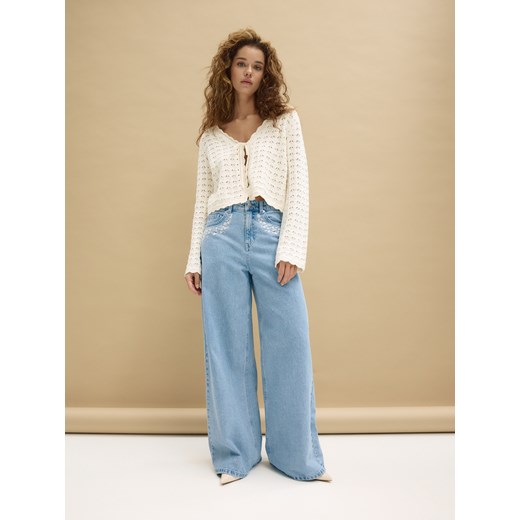 Reserved - Jeansy wide leg z haftem - niebieski ze sklepu Reserved w kategorii Jeansy damskie - zdjęcie 181966001