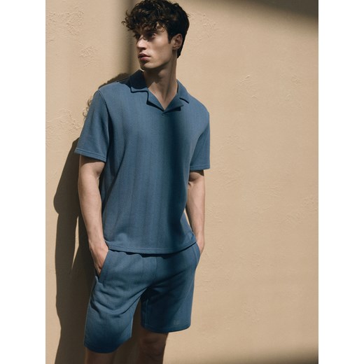 Reserved - Strukturalne szorty regular - granatowy ze sklepu Reserved w kategorii Spodenki męskie - zdjęcie 181970030