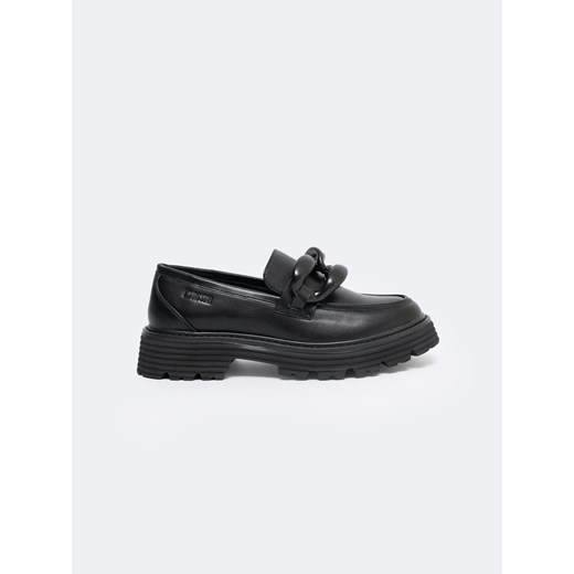 Mokasyny damskie loafersy z ozdobnym łaŅcuchem czarne LL274580 906 ze sklepu Big Star w kategorii Półbuty damskie - zdjęcie 181979140