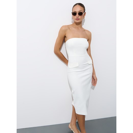 Sukienka Mohito biała bez rękawów z okrągłym dekoltem ołówkowa mini 