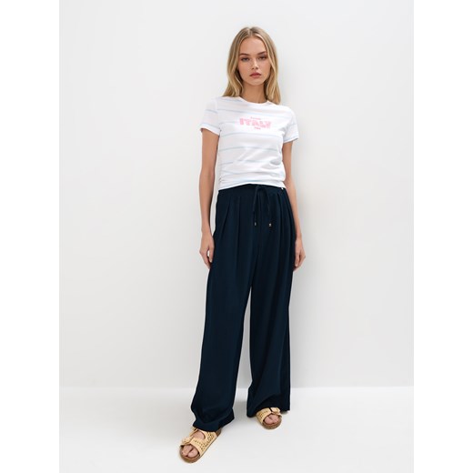 Mohito - Bawełniany t-shirt z nadrukiem - błękitny ze sklepu Mohito w kategorii Bluzki damskie - zdjęcie 181993693