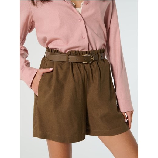 Sinsay - Szorty paperbag w stylu smart casual z paskiem - brązowy ze sklepu Sinsay w kategorii Szorty - zdjęcie 181998721
