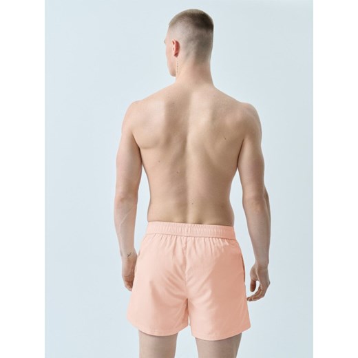 Męskie spodenki plażowe Outhorn OTHWSS24UBDSM096 - różowe Outhorn L wyprzedaż Sportstylestory.com