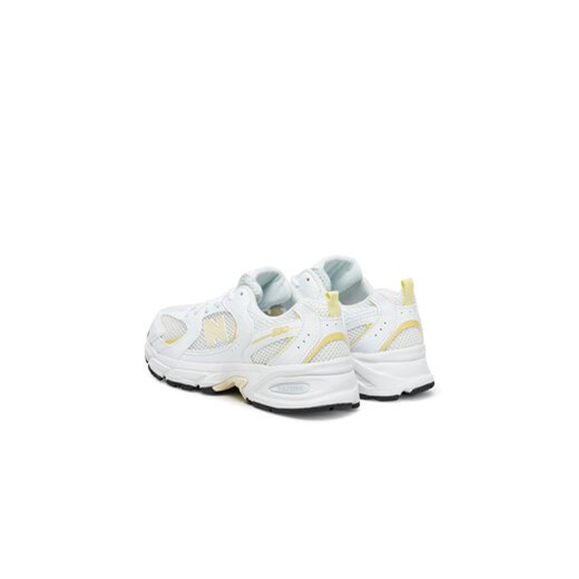 Buty sportowe damskie białe New Balance w stylu casual sznurowane na płaskiej podeszwie