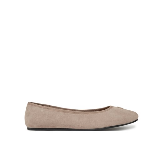 Baleriny Tommy Hilfiger Th Hardware Suede Ballerina FW0FW08655 Beżowy ze sklepu eobuwie.pl w kategorii Balerinki - zdjęcie 182022631