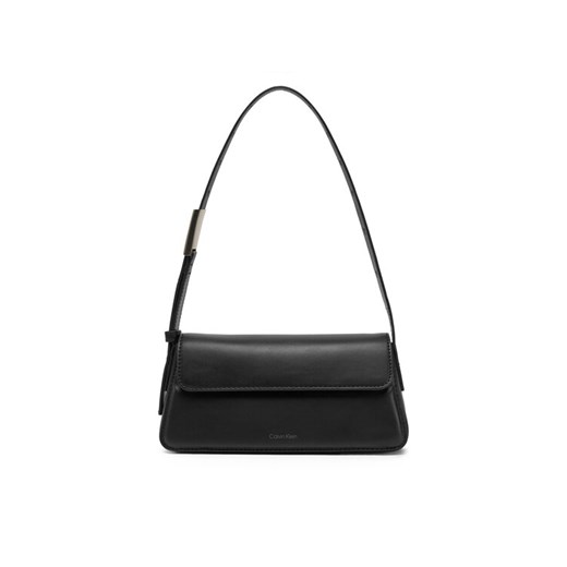 Torebka Calvin Klein Jeans Belted Small Shoulder Bag LV04K3110G Czarny ze sklepu eobuwie.pl w kategorii Listonoszki - zdjęcie 182028151