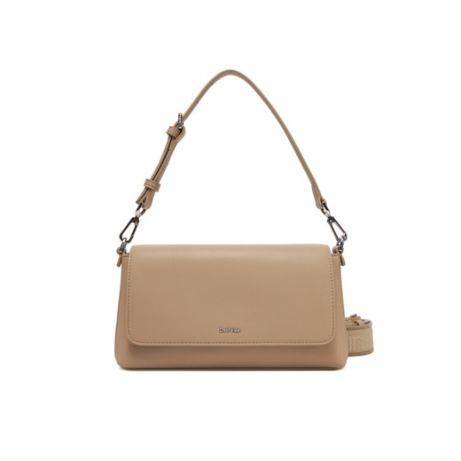 Torebka Calvin Klein Ck Must Convertible Shoulder Bag K60K612902 Beżowy ze sklepu eobuwie.pl w kategorii Listonoszki - zdjęcie 182029583