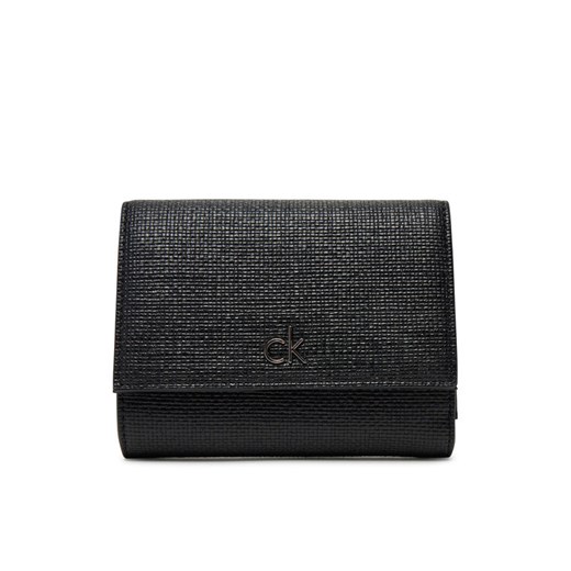 Mały Portfel Damski Calvin Klein Ck Daily Medium Trifold_Tex K60K612945 Czarny ze sklepu eobuwie.pl w kategorii Portfele damskie - zdjęcie 182033152