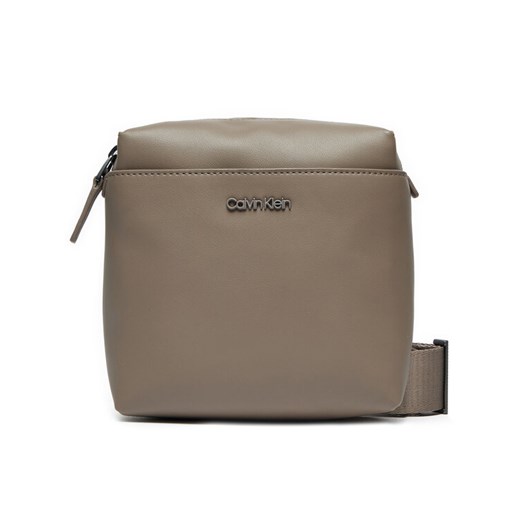 Saszetka Calvin Klein Clean Essential Cube Reporter K50K512183 Beżowy ze sklepu eobuwie.pl w kategorii Saszetki - zdjęcie 182049160