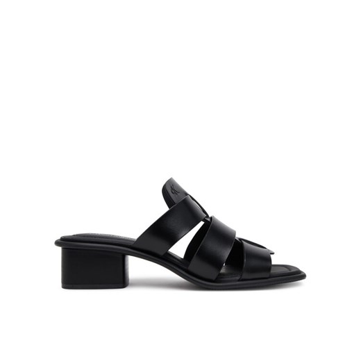 Klapki Calvin Klein Jeans Heel Square Mg Lth YW0YW01702 Czarny ze sklepu eobuwie.pl w kategorii Klapki damskie - zdjęcie 182061272