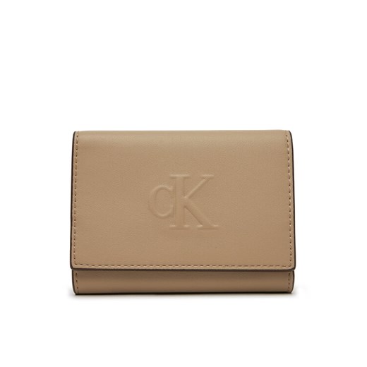 Mały Portfel Damski Calvin Klein Jeans Sculpted Medium Trifold LV04K1078G Beżowy ze sklepu eobuwie.pl w kategorii Portfele damskie - zdjęcie 182066240