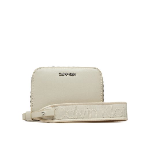 Duży Portfel Damski Calvin Klein Gracie K60K611688 Beżowy ze sklepu eobuwie.pl w kategorii Portfele damskie - zdjęcie 182078990