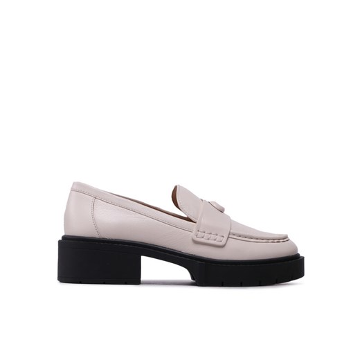 Loafersy Coach Leah CB990 Beżowy ze sklepu eobuwie.pl w kategorii Półbuty damskie - zdjęcie 182094312