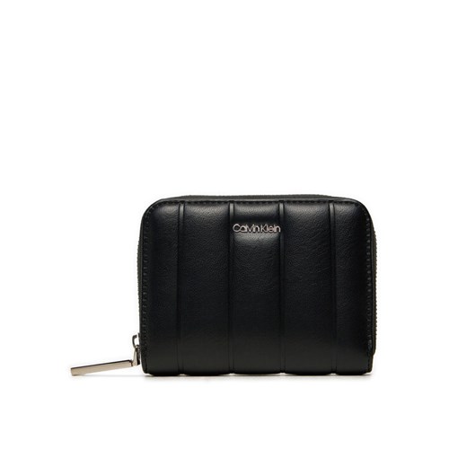 Mały Portfel Damski Calvin Klein Line Quilt Medium Zip Around K60K613066 Czarny ze sklepu eobuwie.pl w kategorii Portfele damskie - zdjęcie 182095011