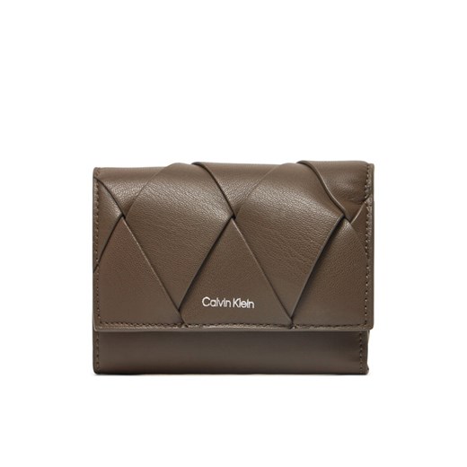 Portfel damski Calvin Klein Ck Woven Small Trifold K60K612953 Khaki ze sklepu eobuwie.pl w kategorii Portfele damskie - zdjęcie 182102464
