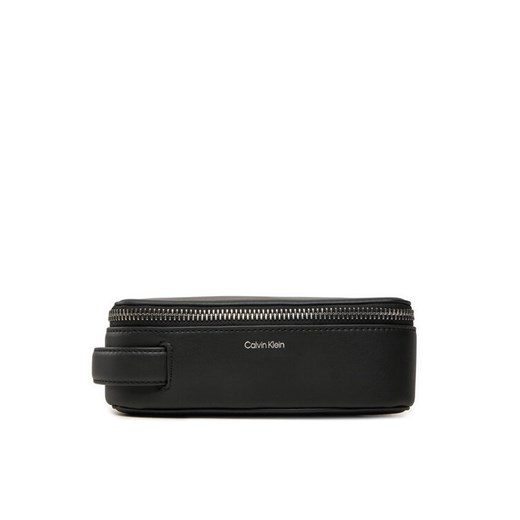 Kosmetyczka Calvin Klein Ck Sleek Washbag W/Hanger K50K512803 Czarny ze sklepu eobuwie.pl w kategorii Kosmetyczki - zdjęcie 182105514