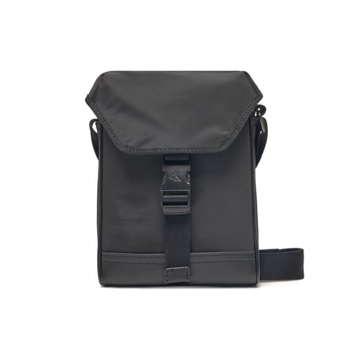 Saszetka Calvin Klein Jeans Speed Clip Ut Flap Reporter Ny K50K513003 Czarny ze sklepu eobuwie.pl w kategorii Saszetki - zdjęcie 182110060