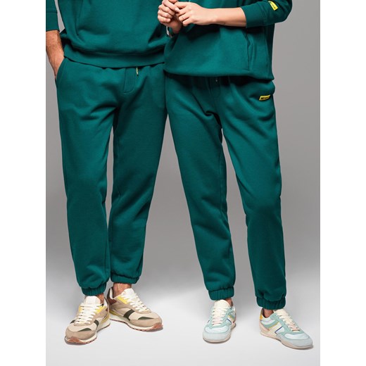 Klasyczne dresowe spodnie unisex ze ściągaczami – ciemnozielone V17 OU-PSBC-0100 ze sklepu ombre w kategorii Spodnie męskie - zdjęcie 182591863