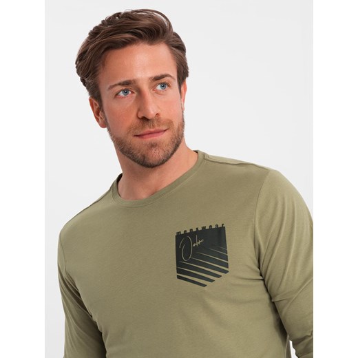 Longsleeve męski z printem w kształcie kieszonki - oliwkowy V2 OM-LSPT-0118 ze sklepu ombre w kategorii T-shirty męskie - zdjęcie 182591880