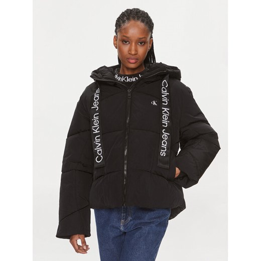 Calvin Klein Jeans Kurtka zimowa J20J221901 Czarny Regular Fit ze sklepu MODIVO w kategorii Kurtki damskie - zdjęcie 182594172