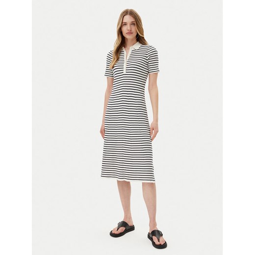 Gant Sukienka dzianinowa 4502085 Biały Slim Fit ze sklepu MODIVO w kategorii Sukienki - zdjęcie 182596691