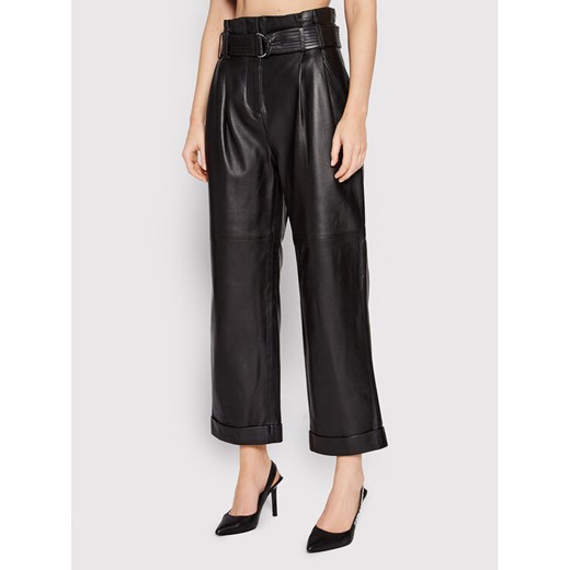 KARL LAGERFELD Spodnie skórzane High Waist 220W1900 Czarny Relaxed Fit ze sklepu MODIVO w kategorii Spodnie damskie - zdjęcie 182597732