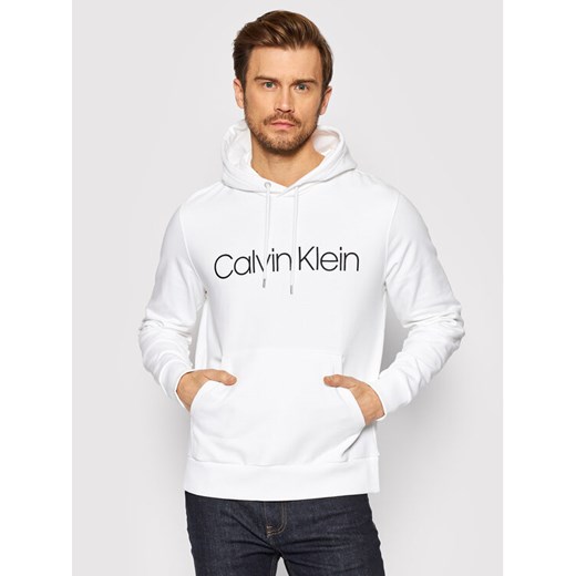 Calvin Klein Bluza Logo K10K104060 Biały Regular Fit ze sklepu MODIVO w kategorii Bluzy męskie - zdjęcie 182597992