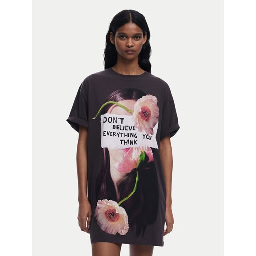 Desigual Sukienka codzienna Berlin 25SWVK20 Szary Regular Fit ze sklepu MODIVO w kategorii Sukienki - zdjęcie 182599081