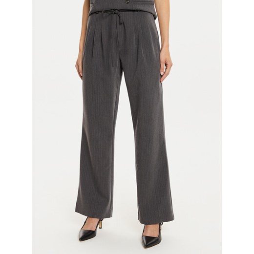 Karen by Simonsen Spodnie materiałowe Ro 10105154 Szary Loose Fit ze sklepu MODIVO w kategorii Spodnie damskie - zdjęcie 182599083