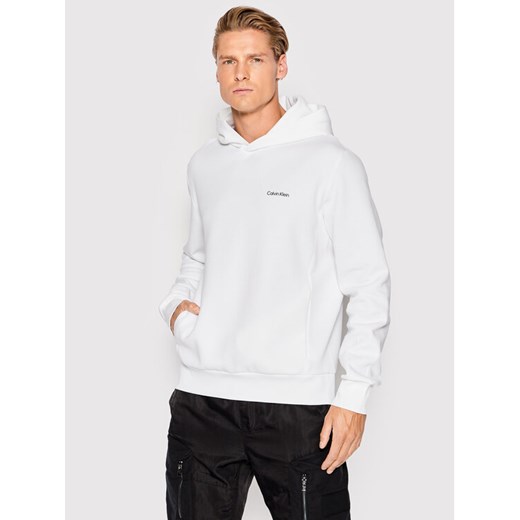 Calvin Klein Bluza Micro Logo K10K109927 Biały Regular Fit ze sklepu MODIVO w kategorii Bluzy męskie - zdjęcie 182599150
