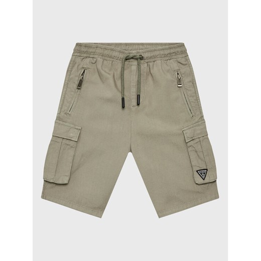 Guess Szorty materiałowe L2RD01 D3XN0 Khaki Regular Fit ze sklepu MODIVO w kategorii Spodenki chłopięce - zdjęcie 182599782